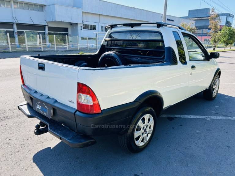 FIAT - STRADA - 2000/2001 - Branca - R$ 29.900,00