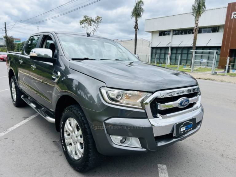 FORD - RANGER - 2017/2018 - Cinza - R$ 145.900,00