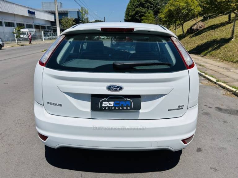FORD - FOCUS - 2012/2013 - Branca - R$ 48.900,00