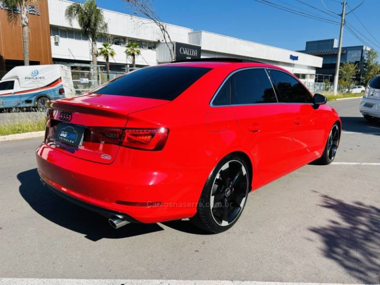 AUDI - A3 - 2015/2016 - Vermelha - R$ 119.900,00