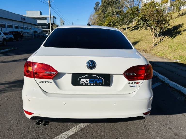 VOLKSWAGEN - JETTA - 2013/2013 - Branca - R$ 74.900,00