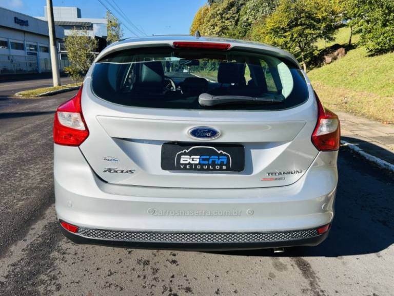 FORD - FOCUS - 2013/2014 - Prata - R$ 59.900,00