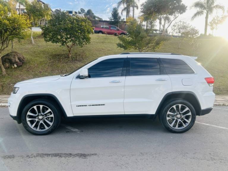 JEEP - GRAND CHEROKEE - 2018/2018 - Branca - R$ 189.900,00