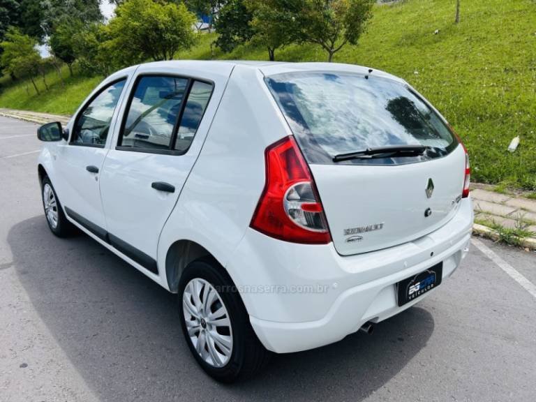 RENAULT - SANDERO - 2009/2010 - Branca - R$ 30.900,00