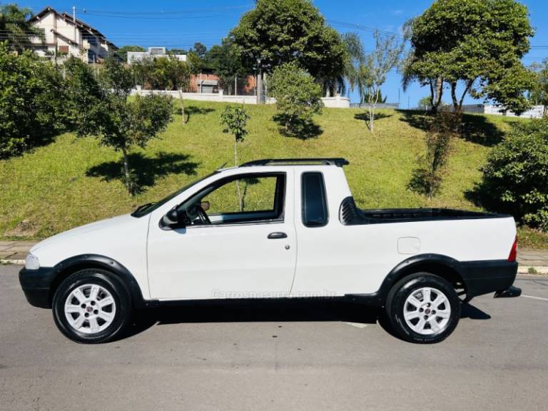 FIAT - STRADA - 2000/2001 - Branca - R$ 29.900,00