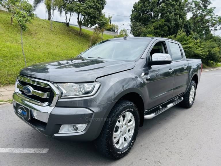 FORD - RANGER - 2017/2018 - Cinza - R$ 145.900,00