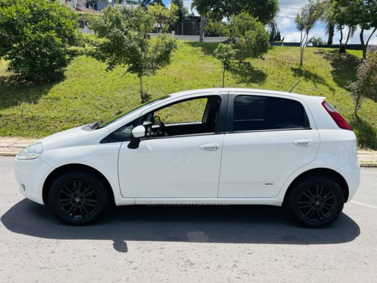 FIAT - PUNTO - 2010/2011 - Branca - R$ 33.900,00