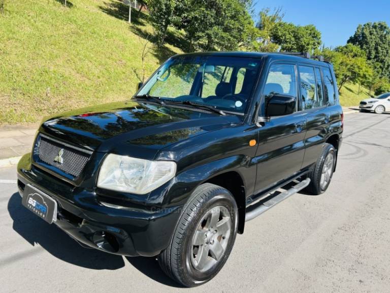 MITSUBISHI - PAJERO TR4 - 2003/2004 - Preta - R$ 42.900,00