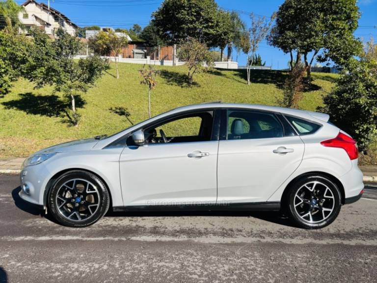 FORD - FOCUS - 2013/2014 - Prata - R$ 59.900,00