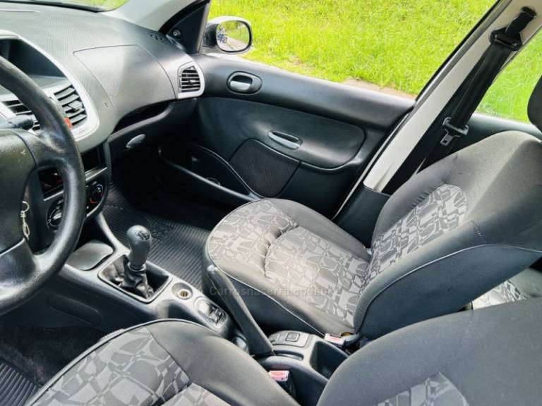 PEUGEOT - 207 - 2010/2011 - Prata - R$ 28.900,00