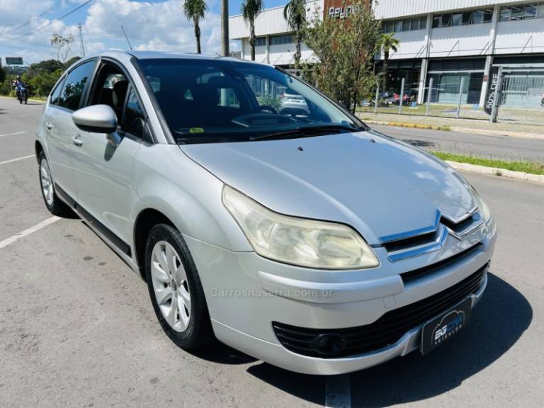 CITROËN - C4 - 2010/2011 - Prata - R$ 29.900,00