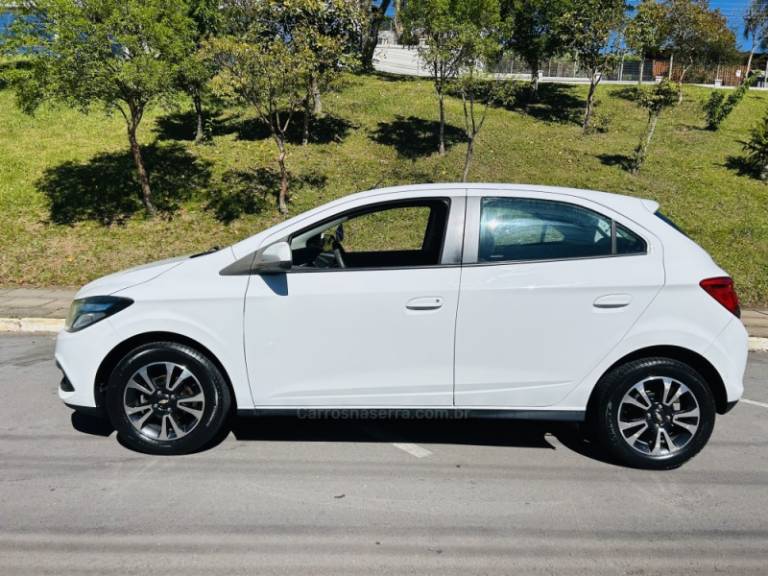 CHEVROLET - ONIX - 2013/2014 - Branca - R$ 48.900,00