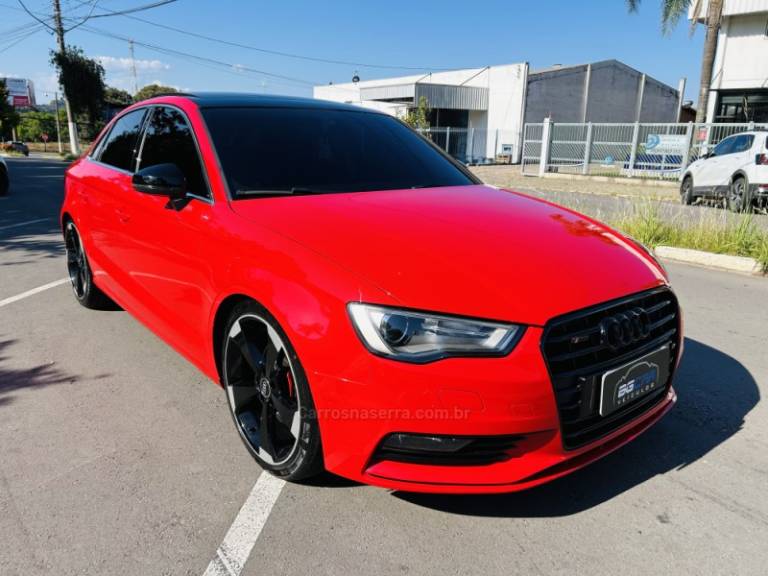 AUDI - A3 - 2015/2016 - Vermelha - R$ 119.900,00