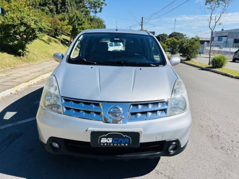 NISSAN - LIVINA - 2009/2010 - Prata - R$ 35.900,00