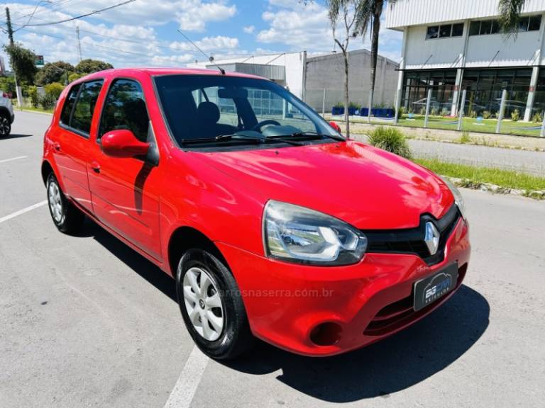 RENAULT - CLIO - 2015/2016 - Vermelha - R$ 37.900,00
