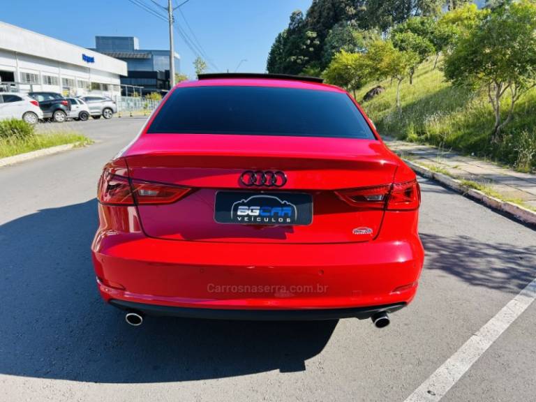 AUDI - A3 - 2015/2016 - Vermelha - R$ 119.900,00