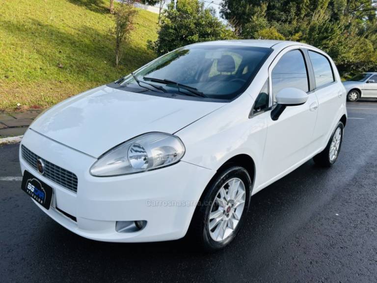 FIAT - PUNTO - 2011/2011 - Branca - R$ 35.900,00