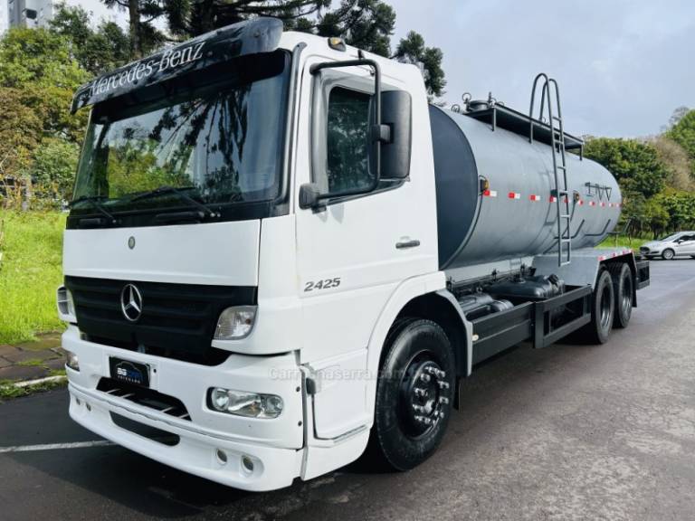 MERCEDES-BENZ - ATEGO 2425 - 2010/2011 - Branca - R$ 299.900,00