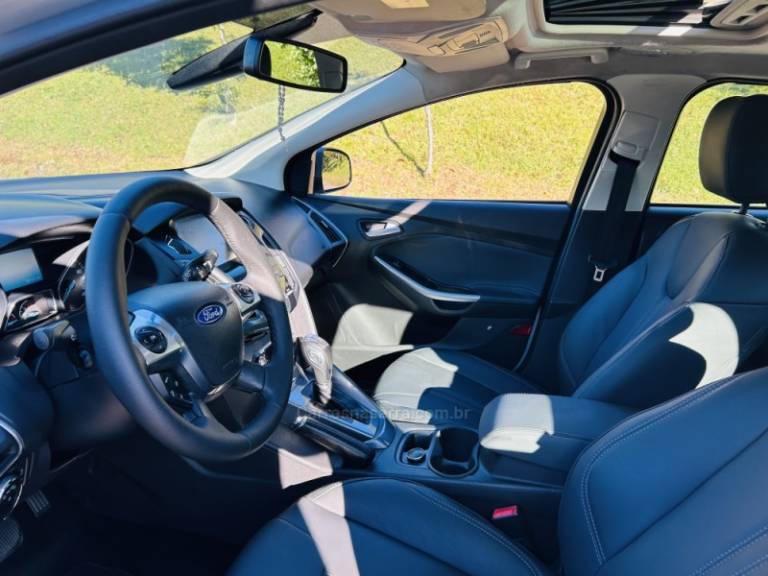 FORD - FOCUS - 2013/2014 - Prata - R$ 59.900,00