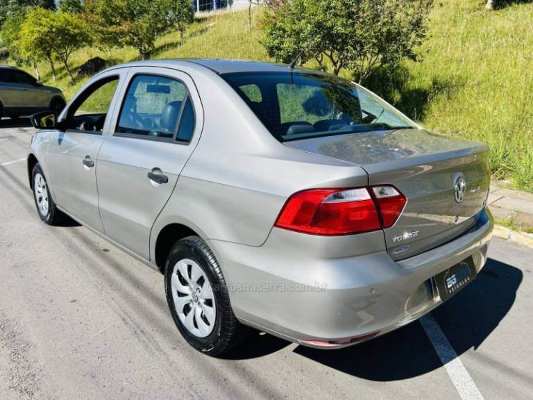 VOLKSWAGEN - VOYAGE - 2014/2015 - Cinza - R$ 45.900,00