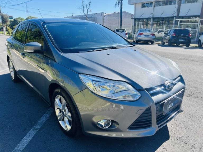 FORD - FOCUS - 2015/2015 - Cinza - R$ 55.900,00