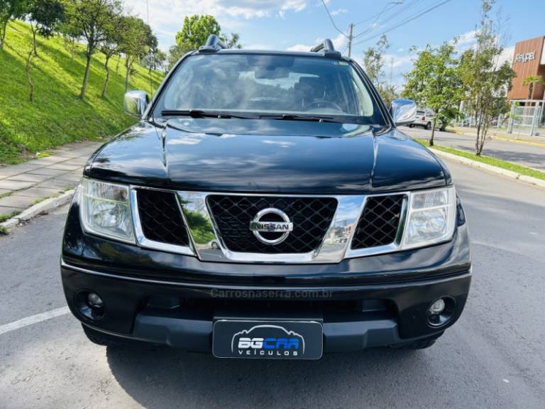 NISSAN - FRONTIER - 2010/2011 - Preta - R$ 89.900,00