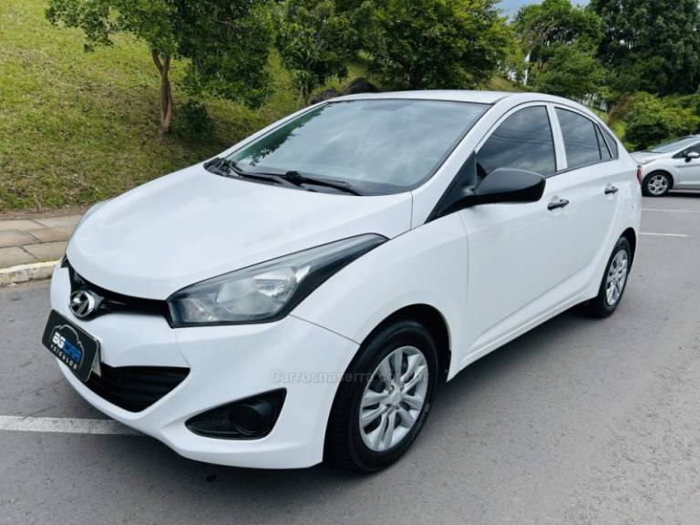 HYUNDAI - HB20S - 2013/2014 - Branca - R$ 44.900,00