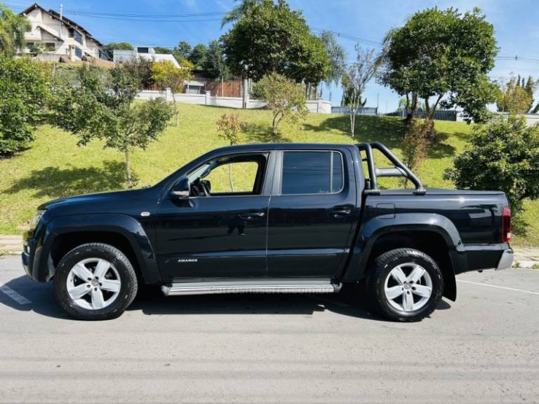 VOLKSWAGEN - AMAROK - 2017/2018 - Preta - R$ 149.900,00