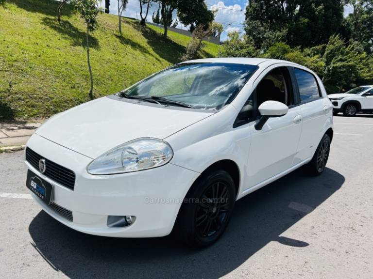 FIAT - PUNTO - 2010/2011 - Branca - R$ 33.900,00