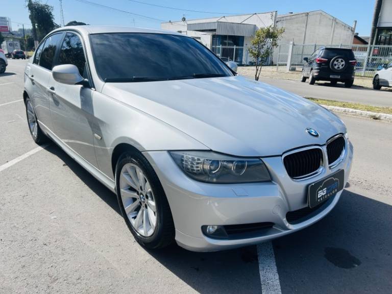 BMW - 320I - 2010/2011 - Prata - R$ 67.900,00