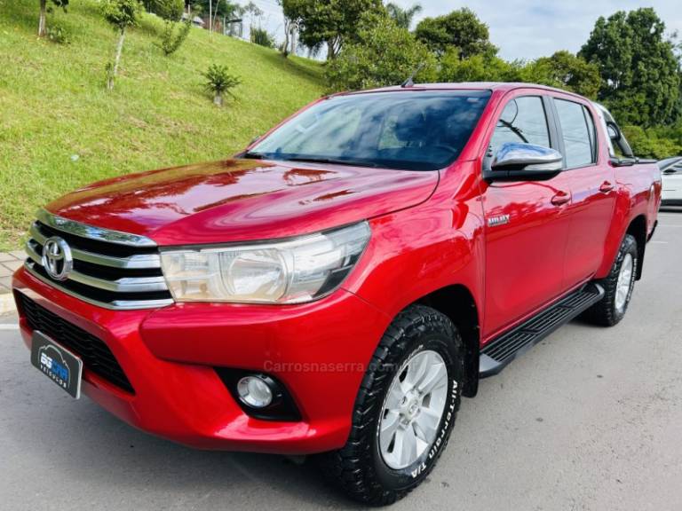 TOYOTA - HILUX - 2016/2017 - Vermelha - R$ 184.900,00