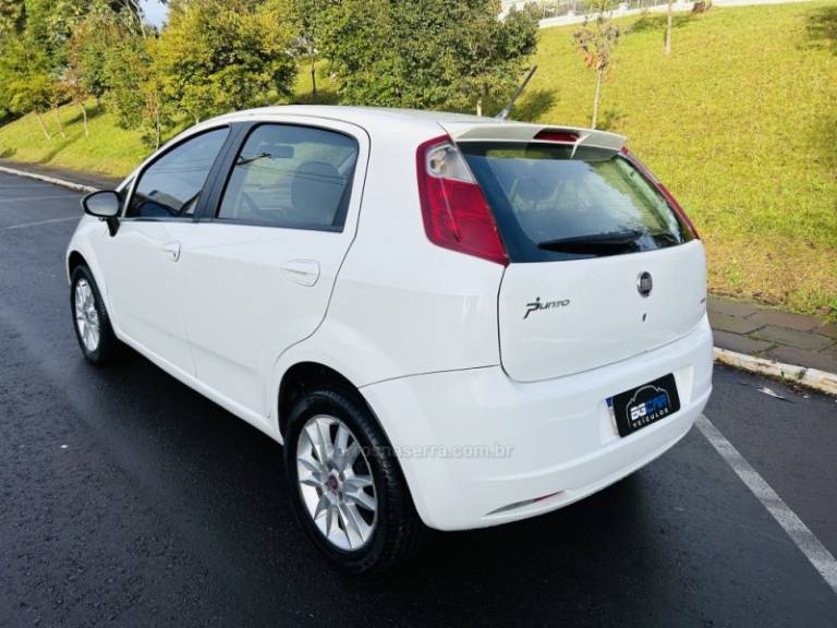 FIAT - PUNTO - 2011/2011 - Branca - R$ 35.900,00