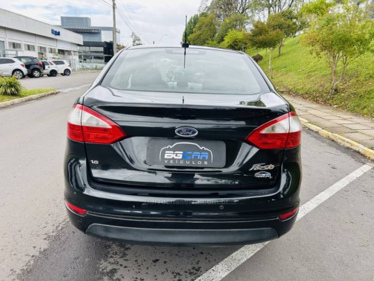FORD - FIESTA - 2013/2014 - Preta - R$ 44.900,00