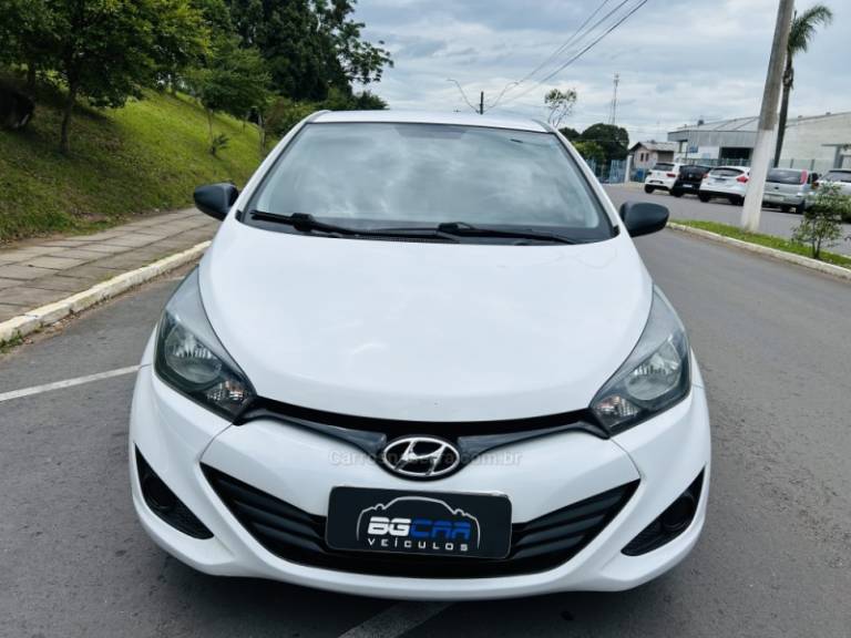 HYUNDAI - HB20S - 2013/2014 - Branca - R$ 44.900,00