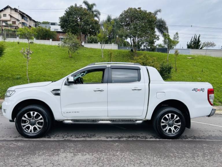 FORD - RANGER - 2016/2017 - Branca - R$ 144.900,00