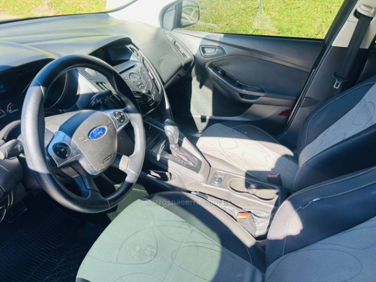 FORD - FOCUS - 2015/2015 - Cinza - R$ 55.900,00
