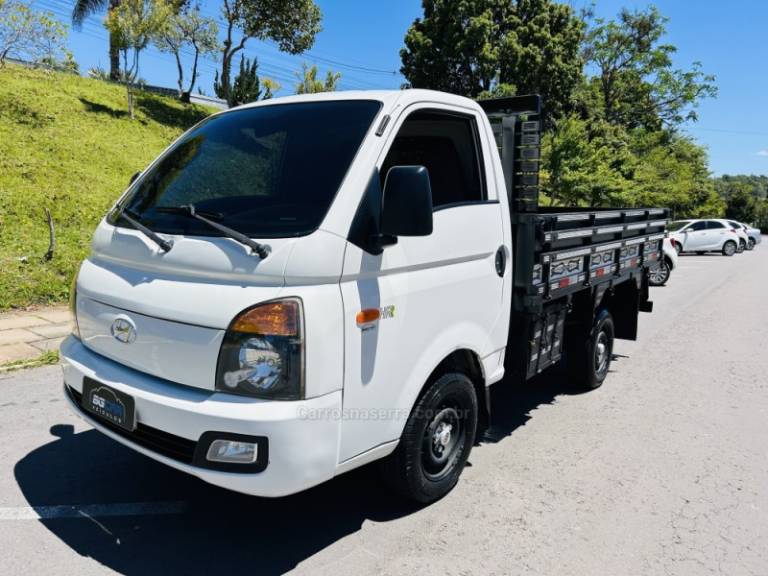 HYUNDAI - HR - 2013/2014 - Branca - R$ 99.900,00