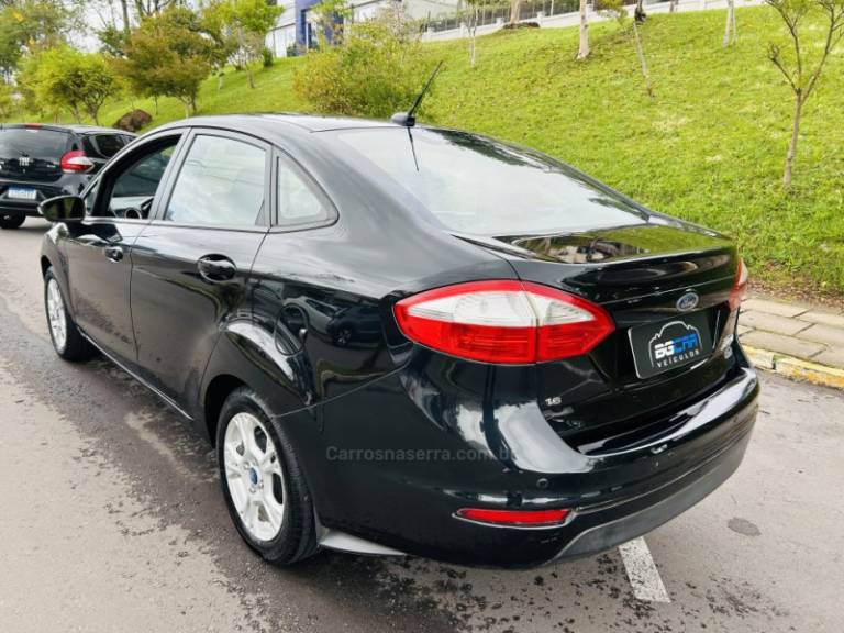 FORD - FIESTA - 2013/2014 - Preta - R$ 44.900,00
