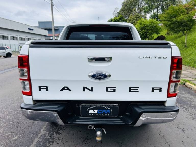 FORD - RANGER - 2016/2017 - Branca - R$ 144.900,00