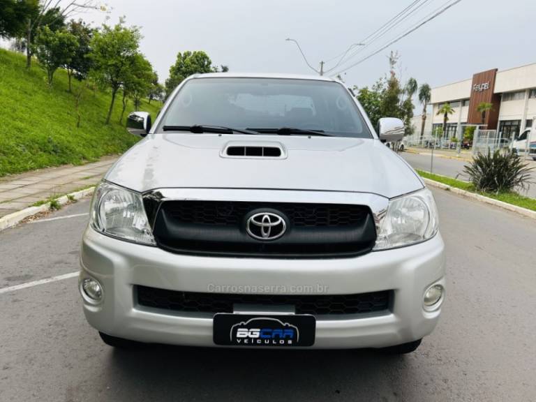 TOYOTA - HILUX - 2011/2011 - Prata - R$ 109.900,00