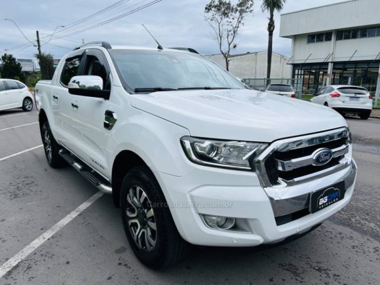 FORD - RANGER - 2016/2017 - Branca - R$ 144.900,00