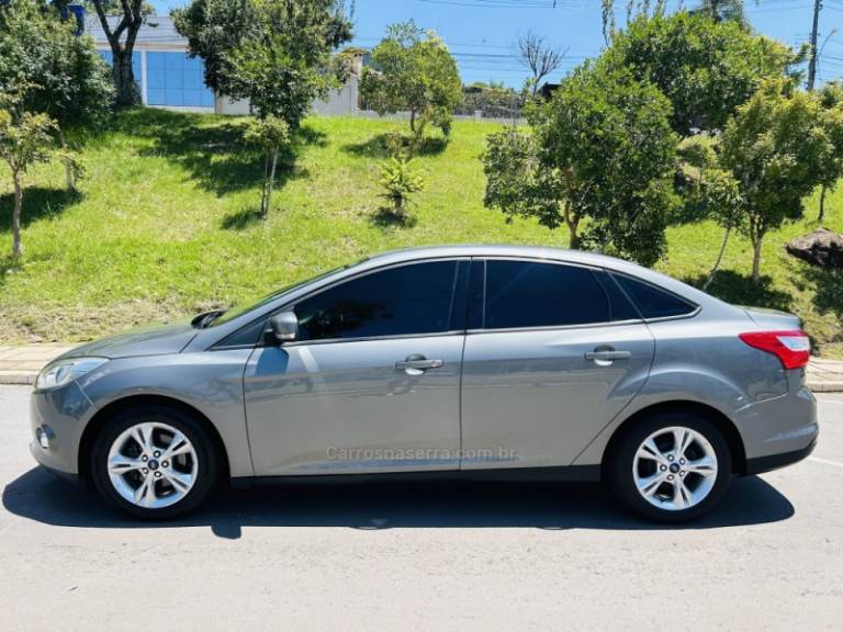 FORD - FOCUS - 2015/2015 - Cinza - R$ 54.900,00