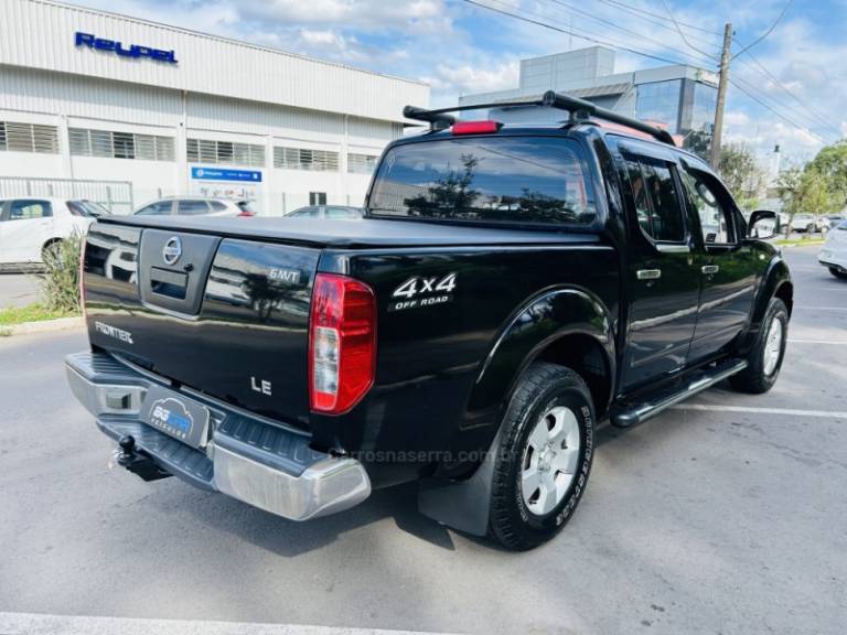 NISSAN - FRONTIER - 2010/2011 - Preta - R$ 89.900,00