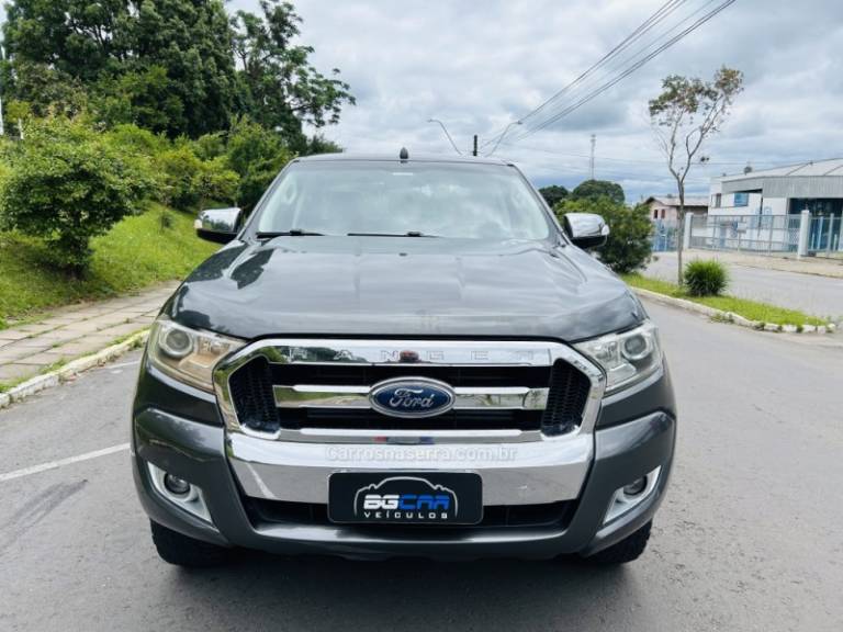 FORD - RANGER - 2017/2018 - Cinza - R$ 145.900,00