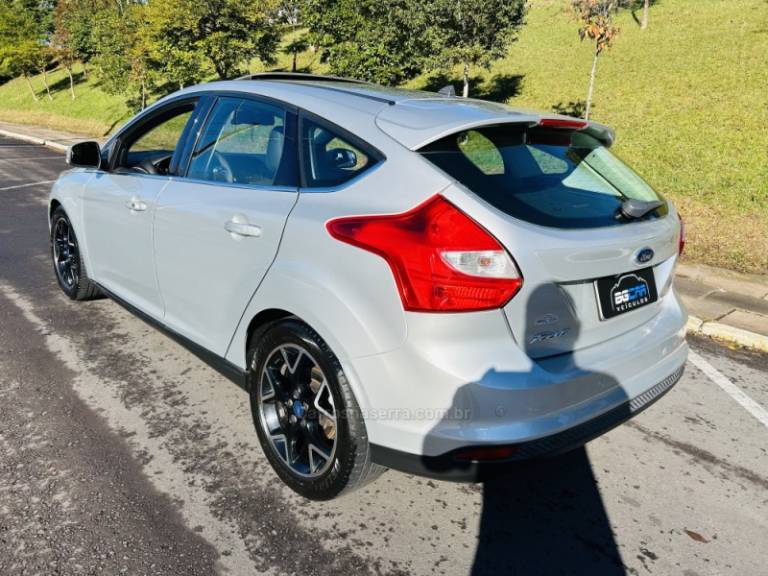 FORD - FOCUS - 2013/2014 - Prata - R$ 59.900,00