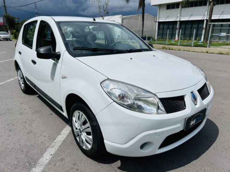RENAULT - SANDERO - 2009/2010 - Branca - R$ 30.900,00