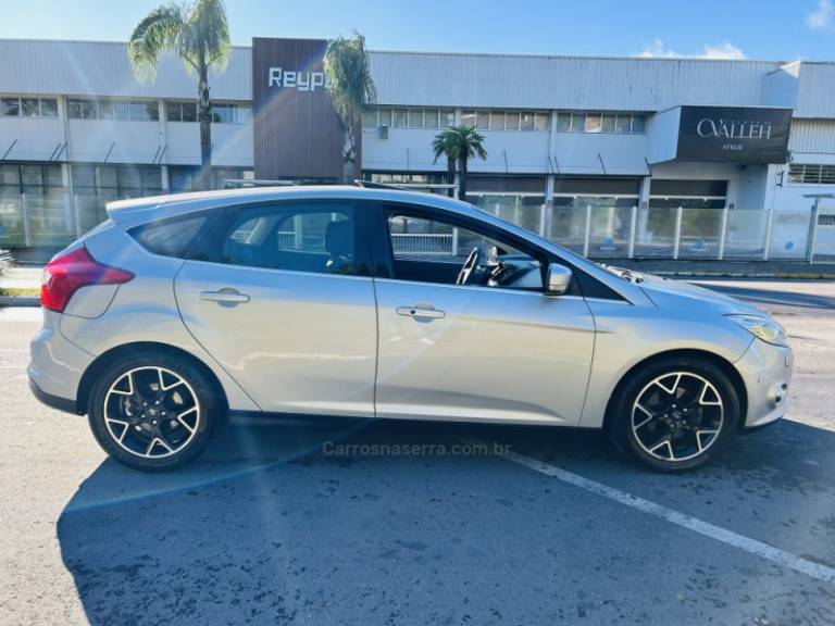 FORD - FOCUS - 2013/2014 - Prata - R$ 59.900,00