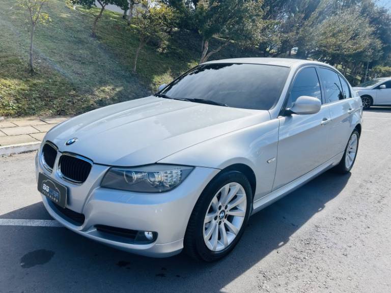 BMW - 320I - 2010/2011 - Prata - R$ 67.900,00