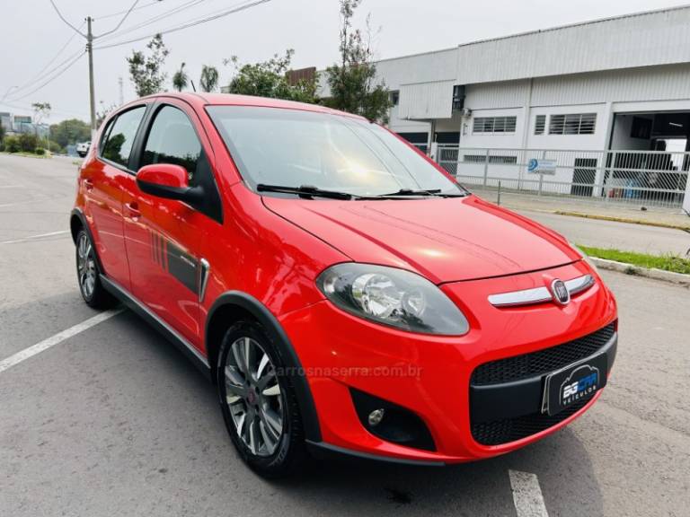 FIAT - PALIO - 2013/2014 - Vermelha - R$ 44.900,00