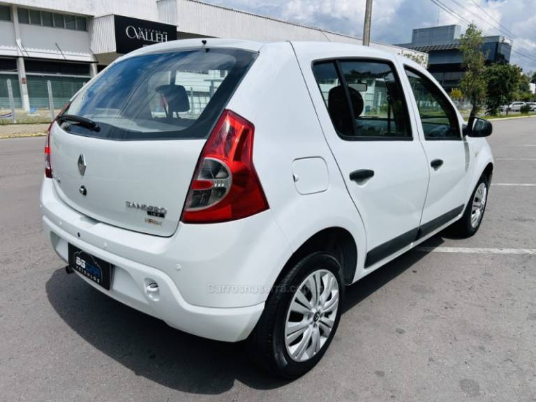 RENAULT - SANDERO - 2009/2010 - Branca - R$ 30.900,00